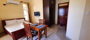 Luxury Studio Suite, Beach View | Iron/ironing board, free WiFi - Waiyaki way Heights (Mombasa)