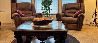 Wild West Hideaway: 3-bedroom home in cozy Challis Pet-friendly! No cleaning fee