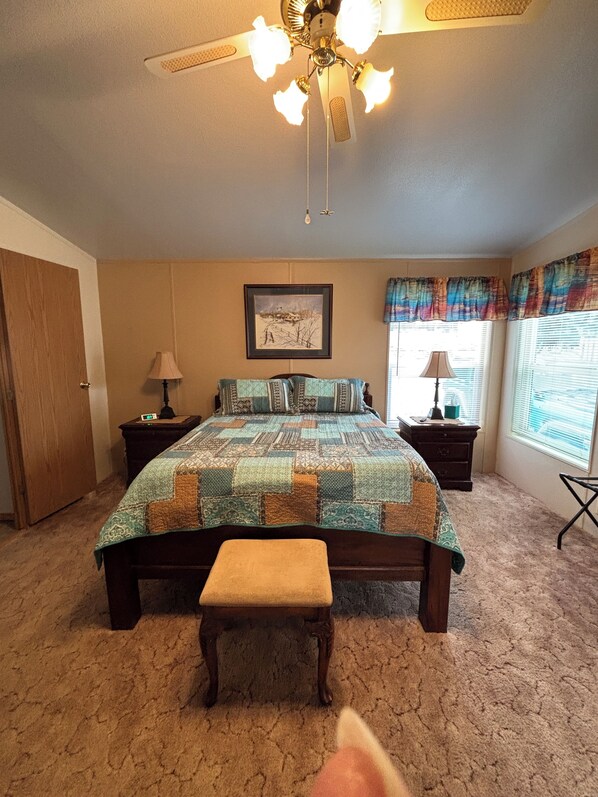 3 bedrooms, desk, iron/ironing board, travel cot