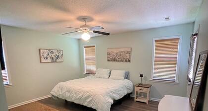 Fully fenced 3-bedroom house with garage in quiet and delightful Indian Trail