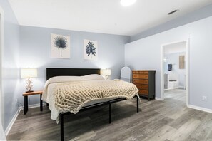 3 chambres, fer et planche à repasser, Wi-Fi, draps fournis