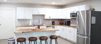 Luxury 2-bedroom apartment in excellent Manlius with WiFi, AC