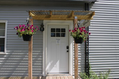 Luxury 2-bedroom apartment in excellent Manlius with WiFi, AC