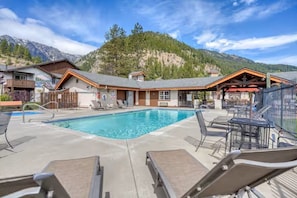 Pool - GroundFloor+Pool+King Bed+HotTub+Skiing (Leavenworth)