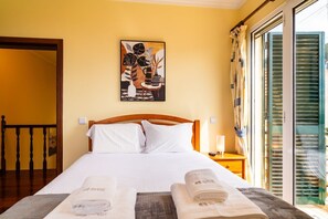 3 chambres, bureau, fer et planche à repasser, accès Internet