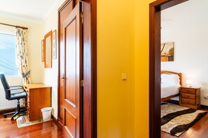 3 bedrooms, desk, iron/ironing board, Internet