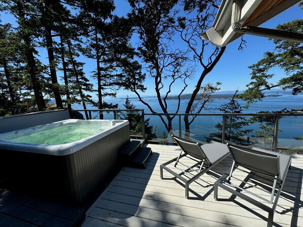 Terrace/patio - Cottage with West Suite at Sahhali on the Bluffs (Pender Island)