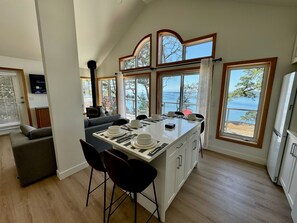 Dining - Cottage with West Suite at Sahhali on the Bluffs (Pender Island)