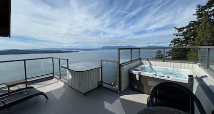 Vantage Suites- Ocean Front with private Hot tub