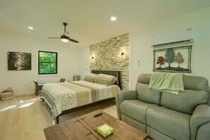 Living area - Dream Weaver Cabin at Trickle Creek (Logan)