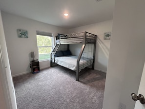 3 bedrooms, WiFi, bed sheets, wheelchair access