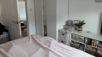 2 chambres, fer et planche à repasser, Wi-Fi, draps fournis