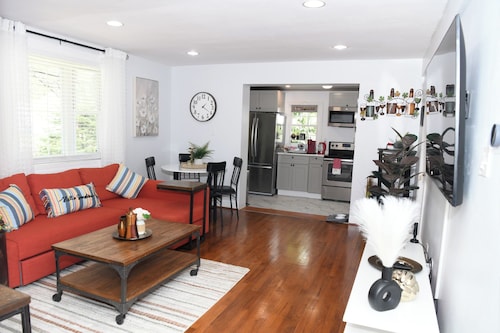 3-bedroom house in fabulous Silver Spring with WiFi, AC