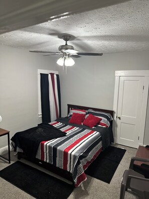 3 bedrooms, desk, iron/ironing board, free WiFi