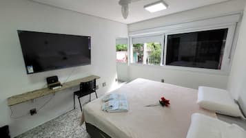 Apartment, 1 Queen Bed, Kitchenette | Desk, laptop workspace, free WiFi