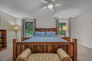 Desk, free WiFi, bed sheets - Otter Manor - Wifi|Fire Pit| Gameroom|Grill|Private Trail (Berkeley Springs)