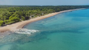 Beach - The Lazy Days - 3 cottages - Sleeps 22 - Lakefront on Lake Huron (lambon shores)