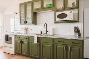 Micro-ondes, four, plaque de cuisson