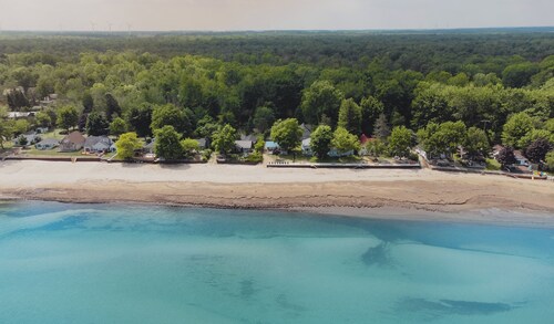 The Lazy Days - 3 cottages - Sleeps 22 - Lakefront on Lake Huron