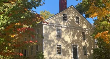 Charming studio with WiFi and AC in gorgeous St. Albans