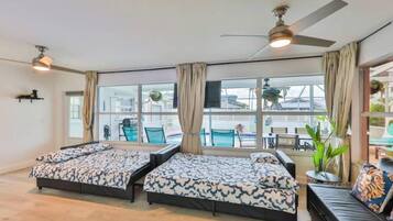 4 Schlafzimmer, Schreibtisch, Bügeleisen/Bügelbrett, Reisekinderbett