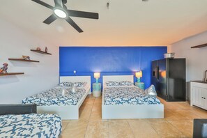 6 bedrooms, desk, iron/ironing board, travel crib