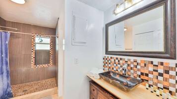 HÄrtork, handdukar, tvÄl och schampo