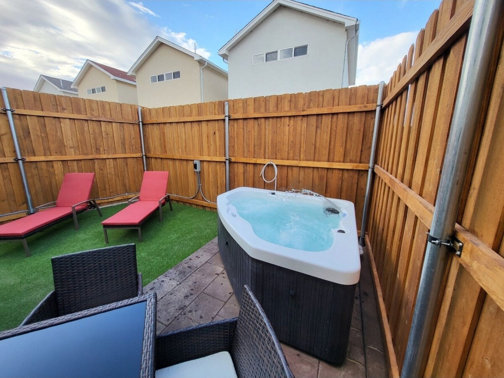 Outdoor spa tub