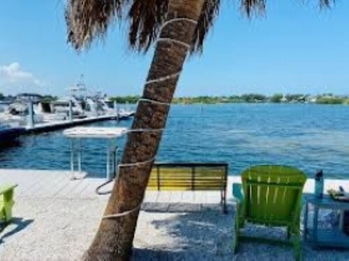 Calling all Snowbirds! PRIME location! Nov - Apr