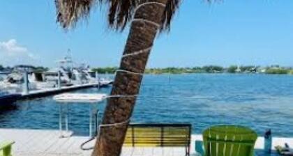 Calling all Snowbirds! PRIME location! Nov - Apr