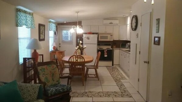 Interior - Calling all Snowbirds! PRIME location! Nov - Apr (Holiday)