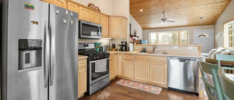 Electric kettle, toaster