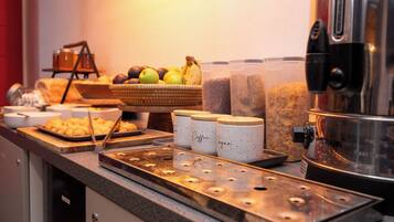 Free daily continental breakfast