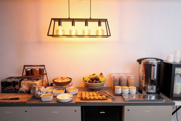 Free daily continental breakfast