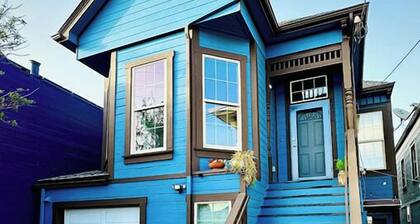 Charming Victorian Retreat 4BD-2BT-1 off street parking.