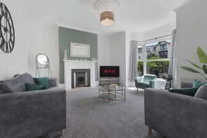 TV, offices - Spacious 6BR Sleeps 12 with Parking (Tyne and Wear)