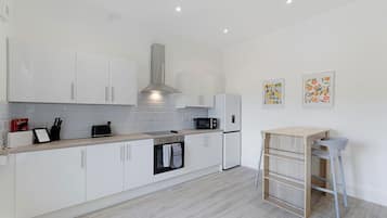 Refrigerador, microondas, horno, placa de cocina