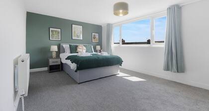 Spacious! 6BR in Beach Road