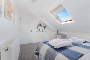 6 bedrooms, WiFi, bed sheets