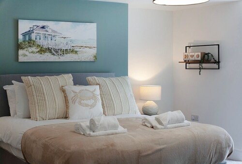 Spacious! 6BR in Beach Road