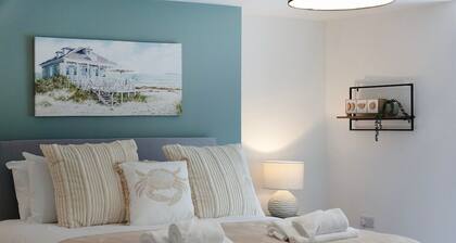 Spacious! 6BR in Beach Road