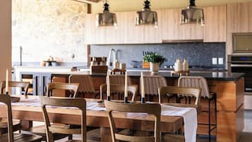 Luxury-Apartment, 4 Schlafzimmer, Bergblick | Esszimmer