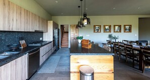 Apartemen Mewah, 4 kamar tidur, pemandangan gunung | Dapur pribadi