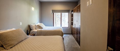Luxury Apartment, 4 Bedrooms, Mountain View | Free WiFi