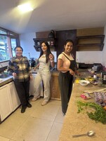 Full-size fridge, microwave, stovetop, dishwasher