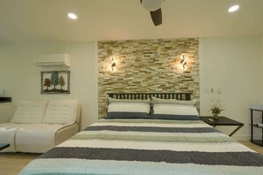 1 bedroom, WiFi, bed sheets - Honeymoon Hollow cabin at Trickle Creek (Logan)