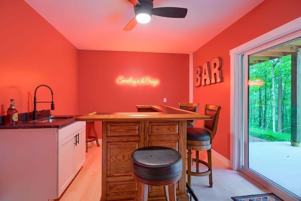 Bar (on property) - Honeymoon Hollow cabin at Trickle Creek (Logan)