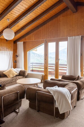 Televisión, chimenea