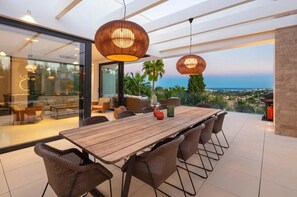 Outdoor dining - Luxury Marbella Villa - 5 Bedrooms (Marbella)