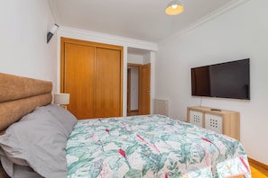 Suite, vista a la ciudad | Escritorio, espacio para trabajar con laptop y wifi gratis 